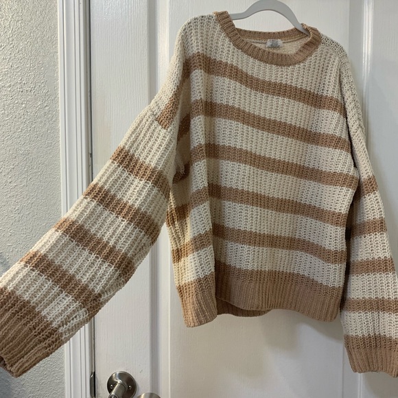 striped beige knitted sweater, oversized - Picture 2 of 5